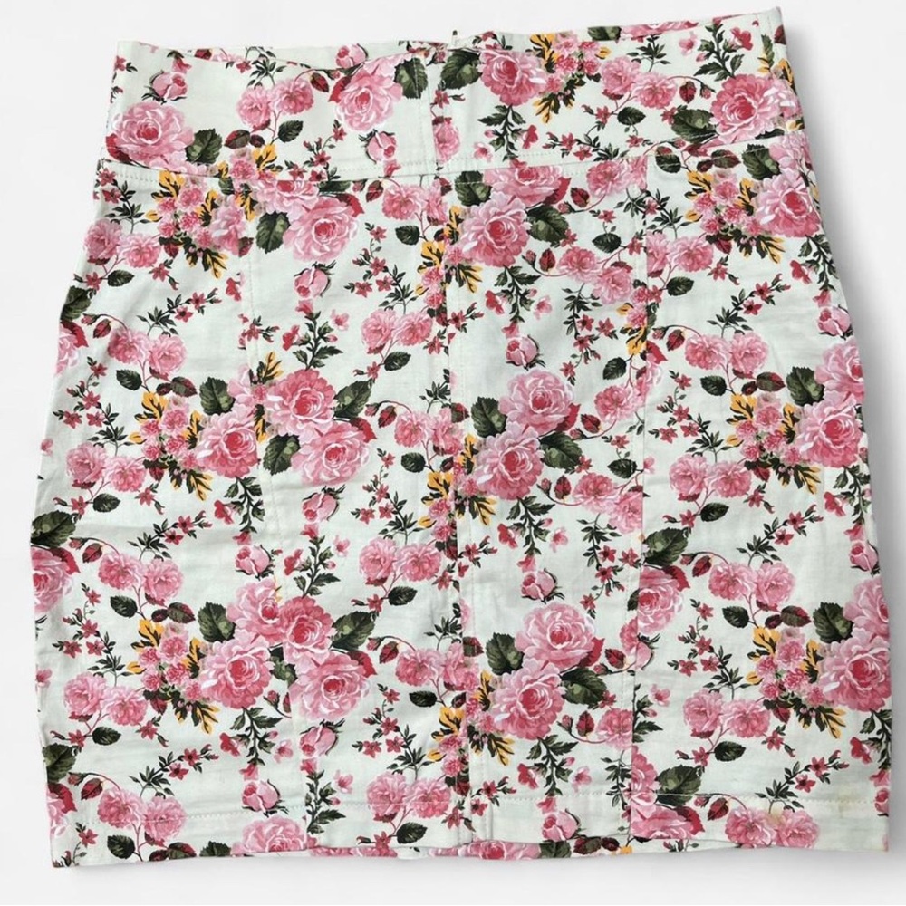 Womens Zara floral skirt size 6